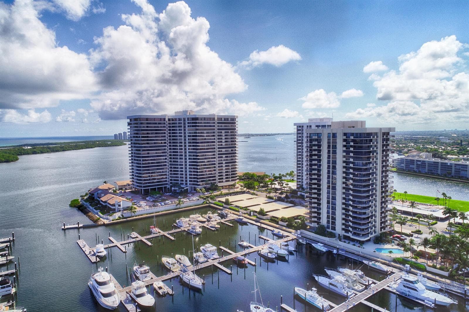 123 Lakeshore Drive 1543 photo 18