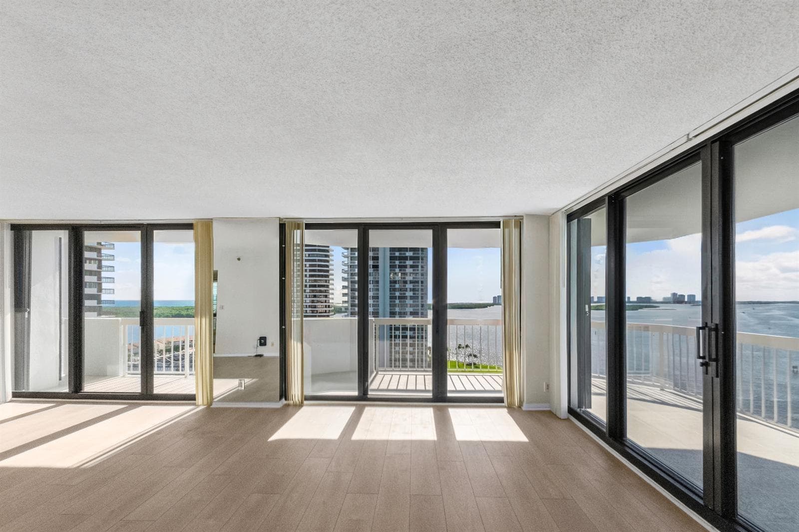 123 LAKESHORE Drive 1543 photo 15