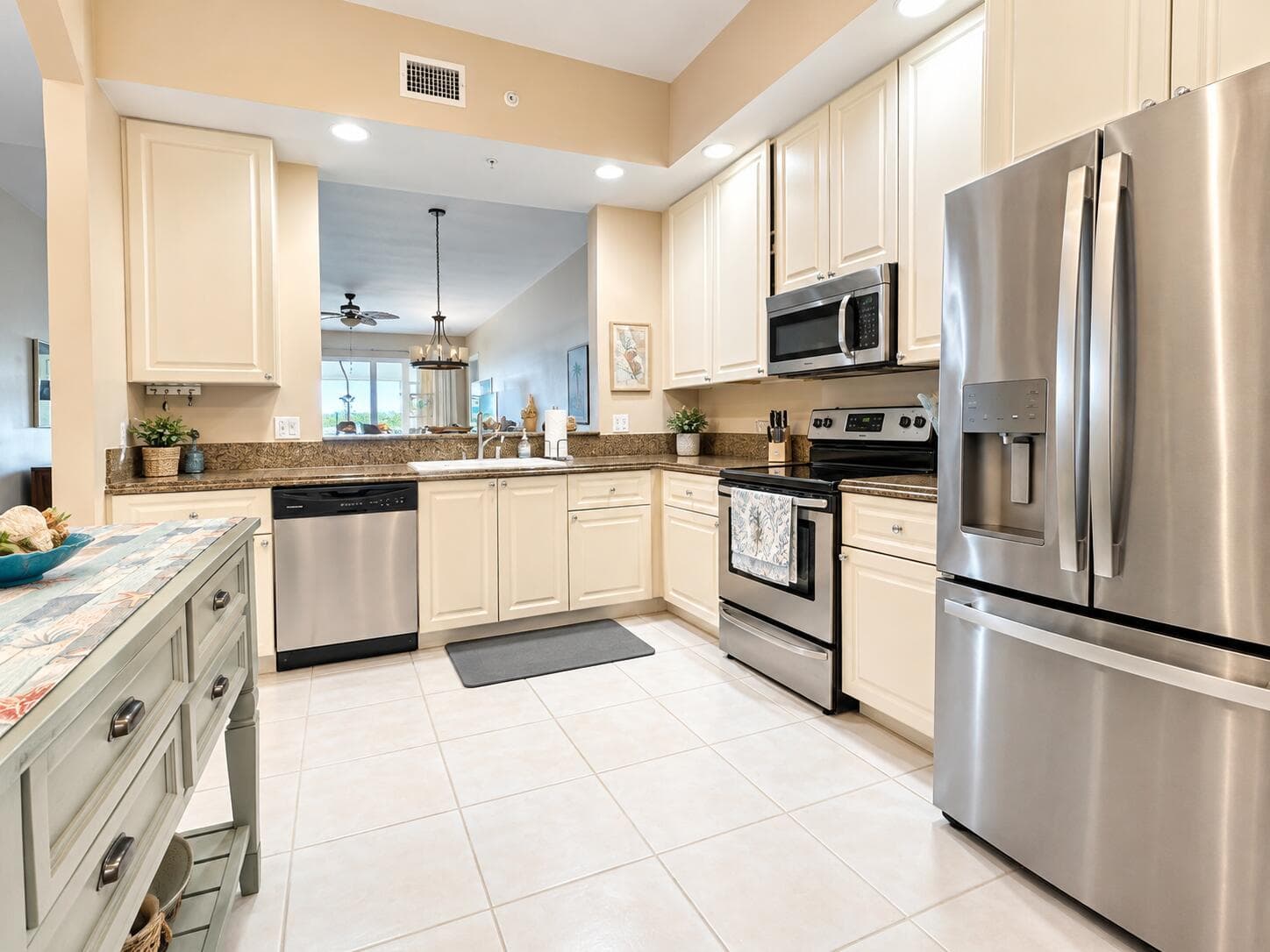 23 HARBOUR ISLE Drive W 203 photo 4