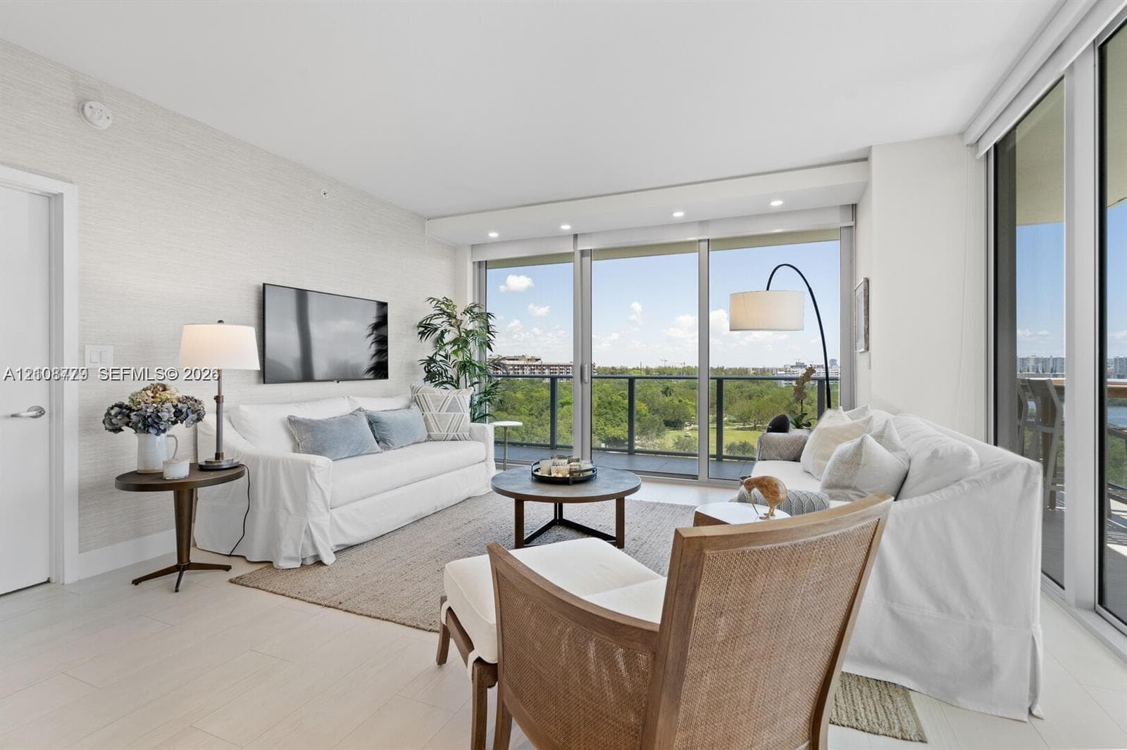 16385 Biscayne Blvd 807 photo 2