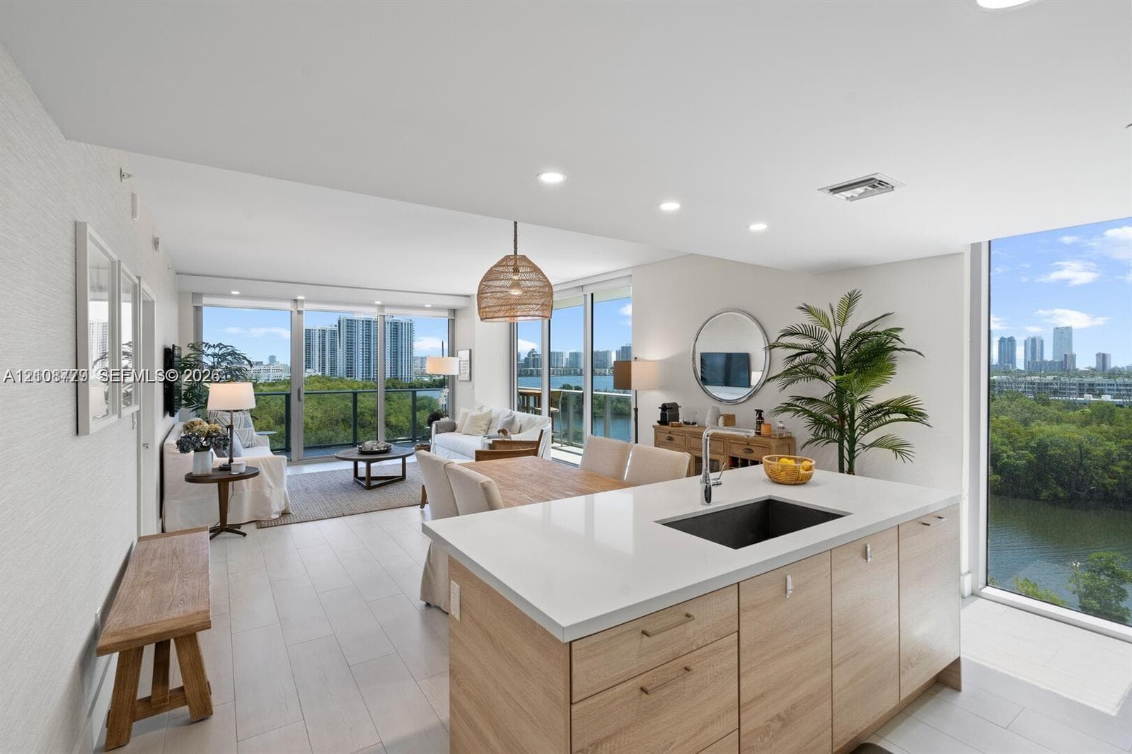 16385 Biscayne Blvd 807 photo 3