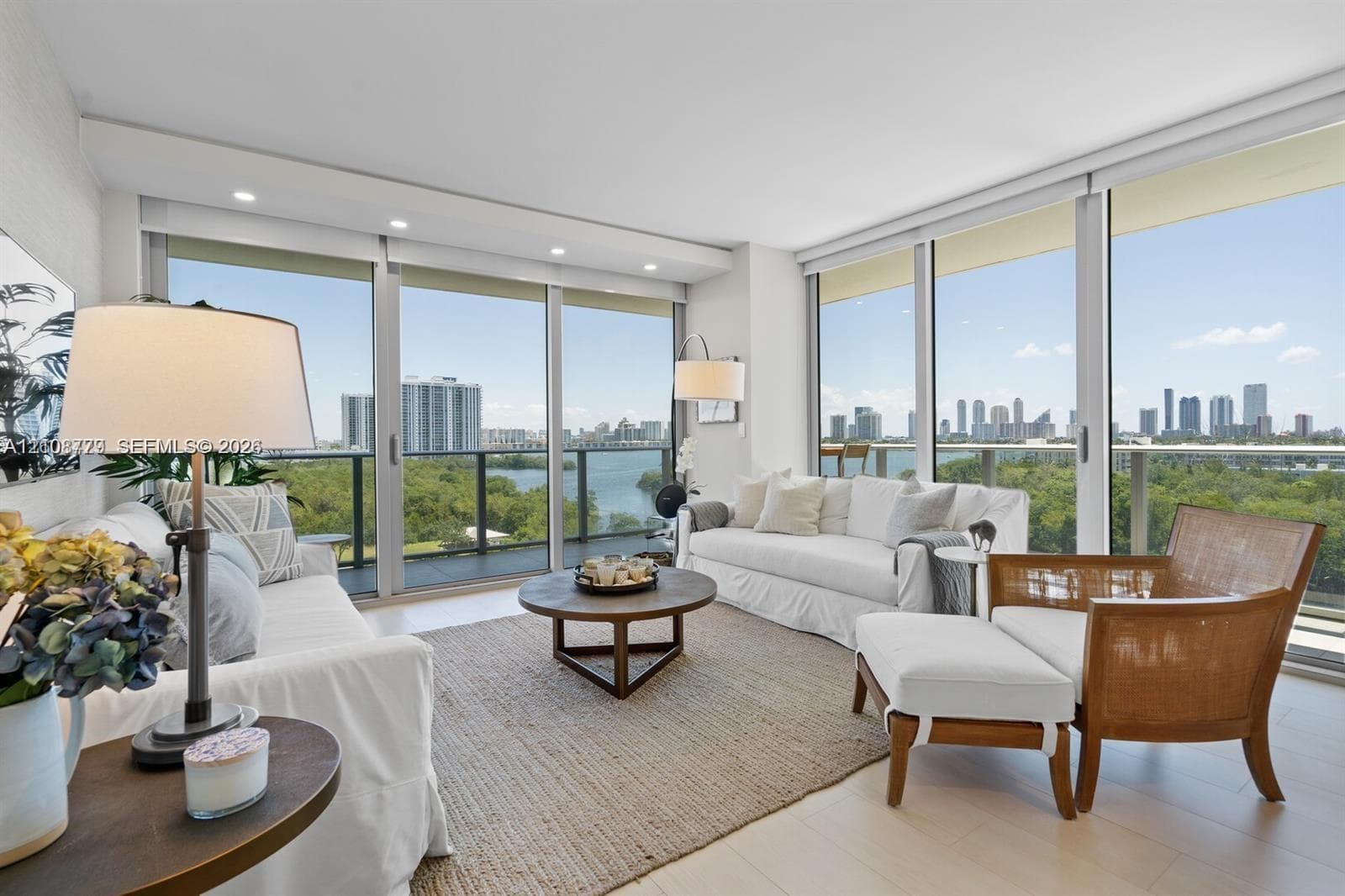 16385 Biscayne Blvd 807 photo 1