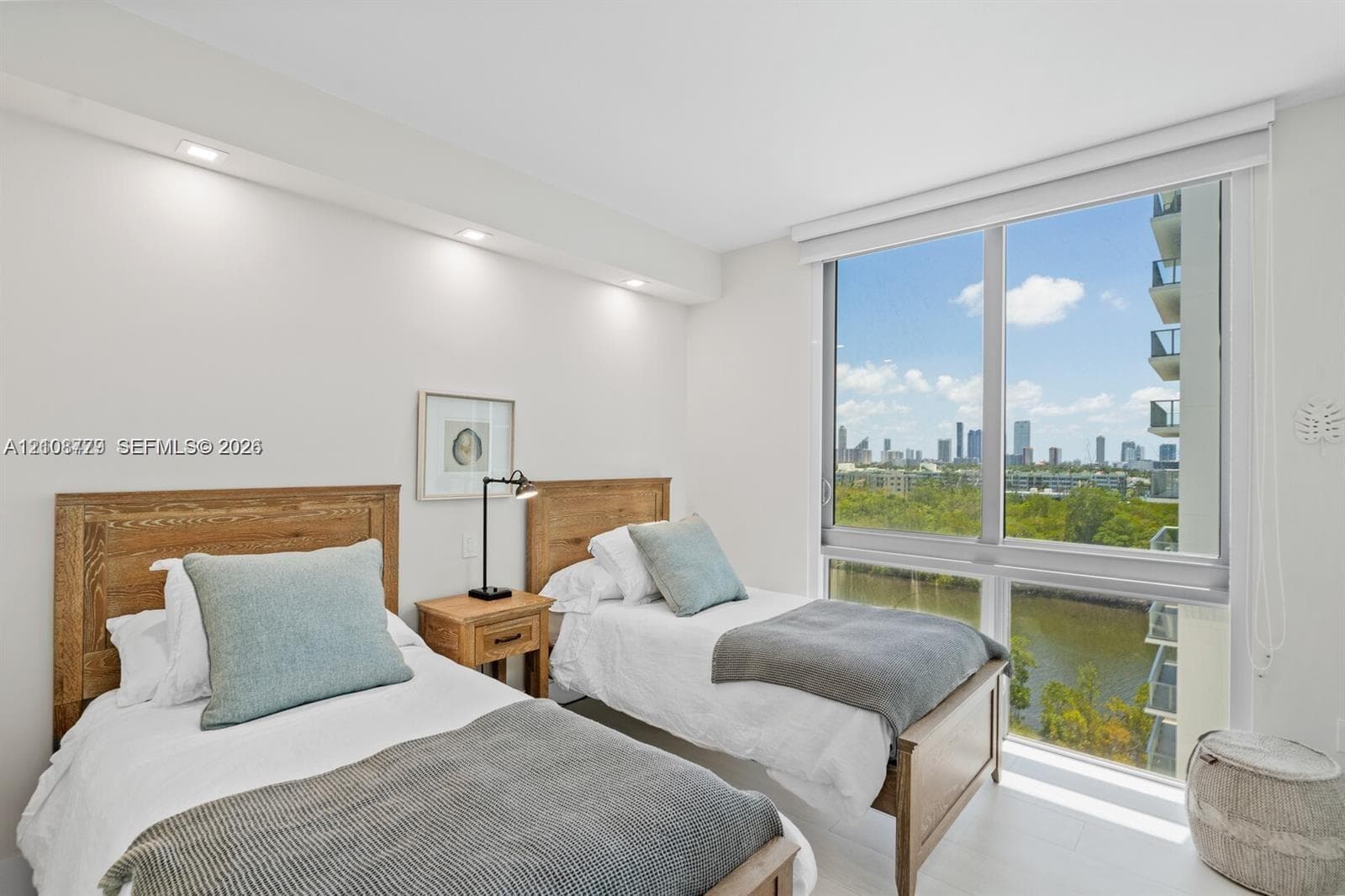 16385 Biscayne Blvd 807 photo 20
