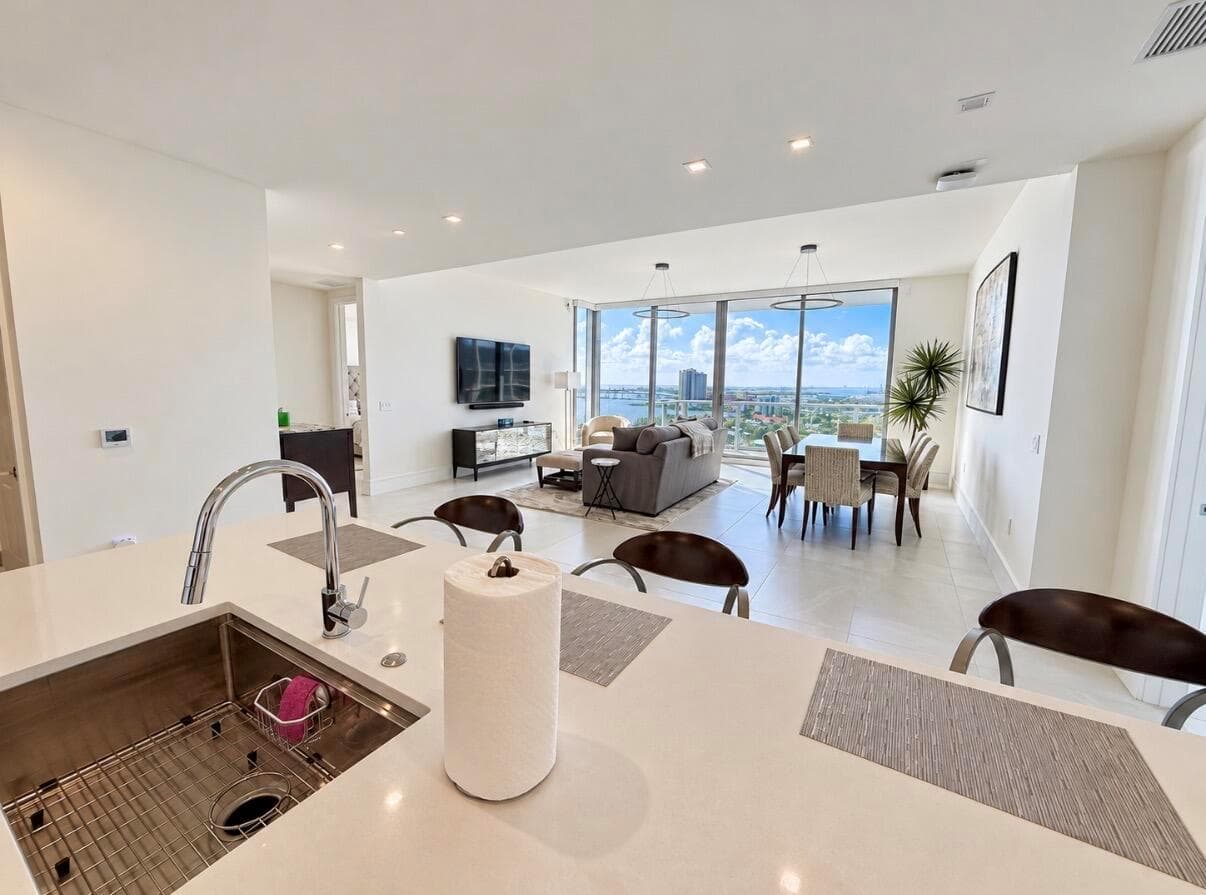 220 Lake Shore Drive 1607 photo 3