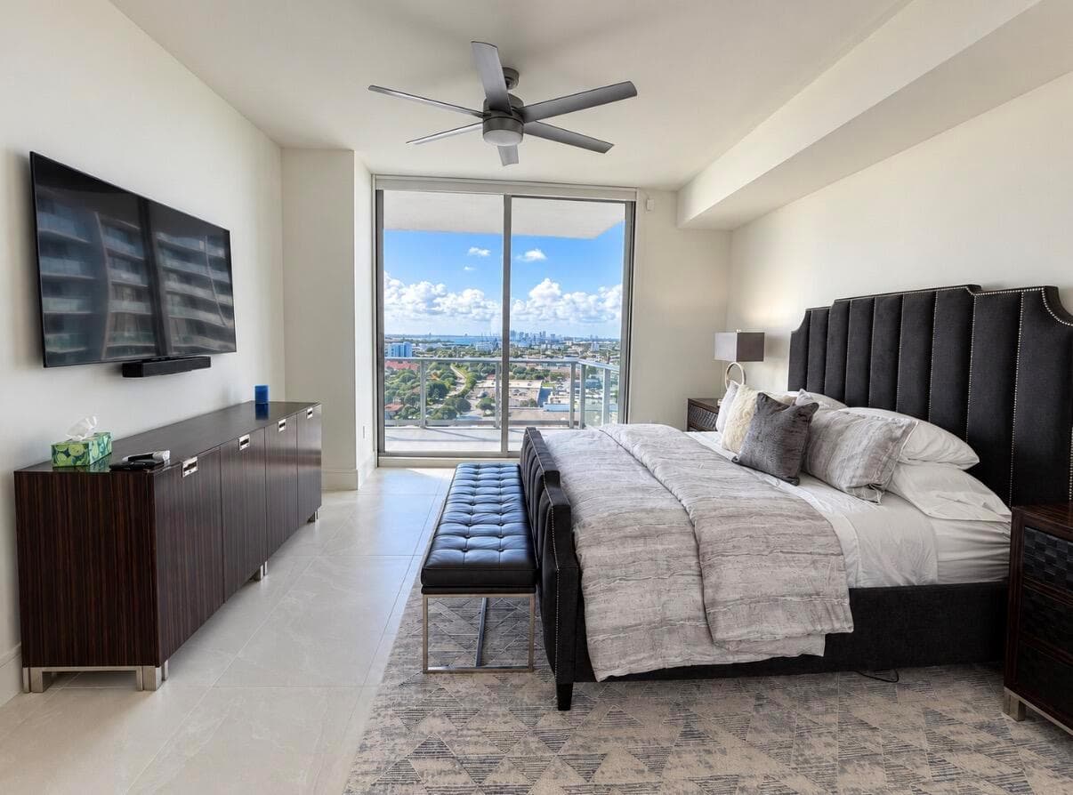 220 Lake Shore Drive 1607 photo 5