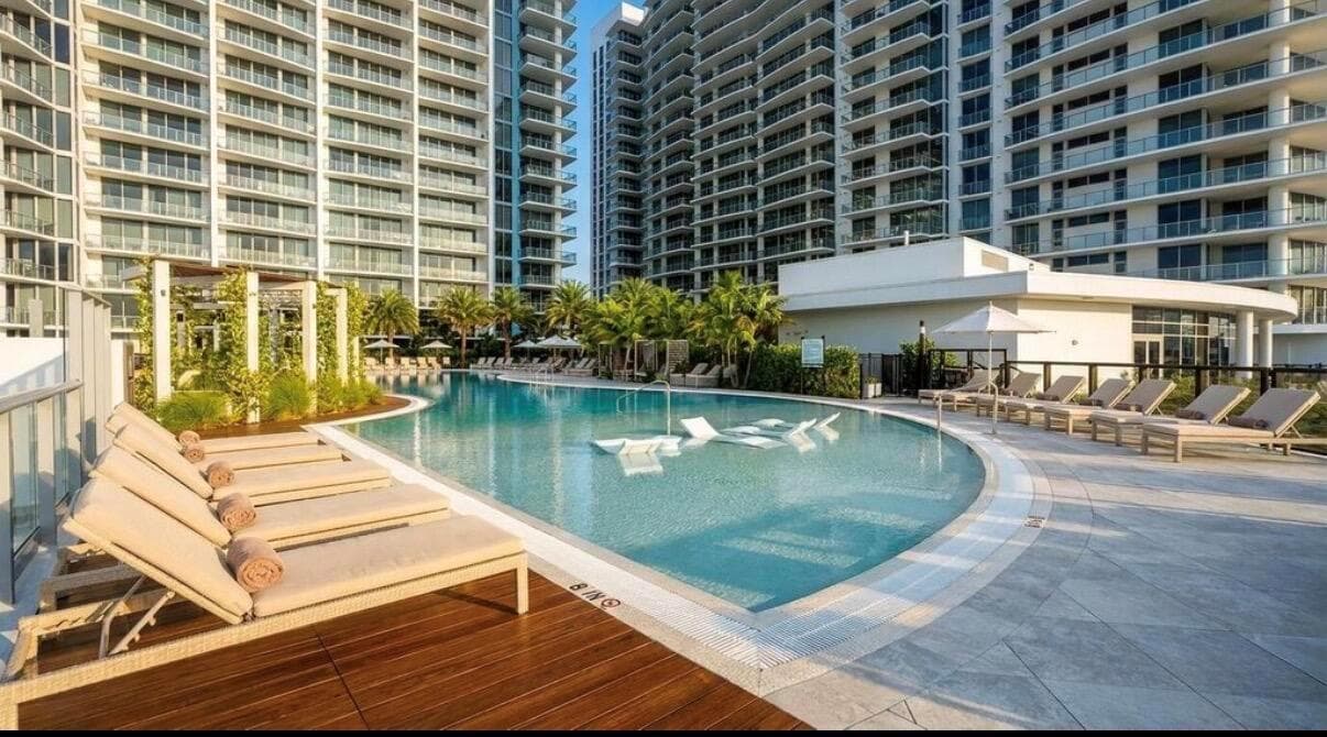 220 Lake Shore Drive 1607 photo 9