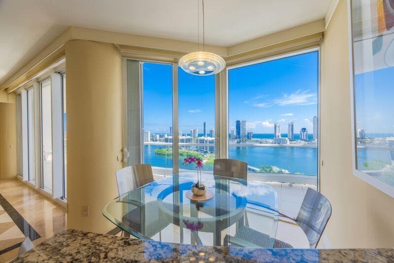 7000 Island Boulevard 2905 photo 6