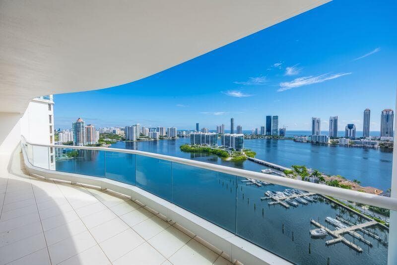 7000 Island Boulevard 2905 photo 1