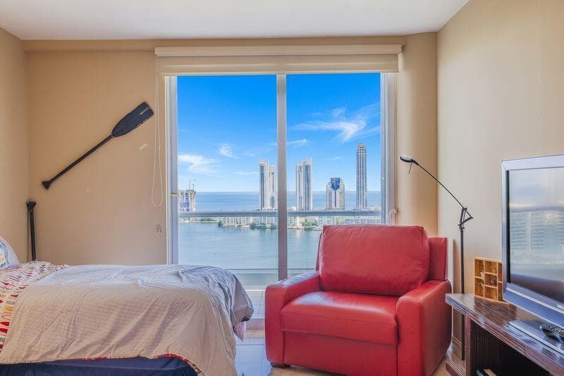 7000 Island Boulevard 2905 photo 9
