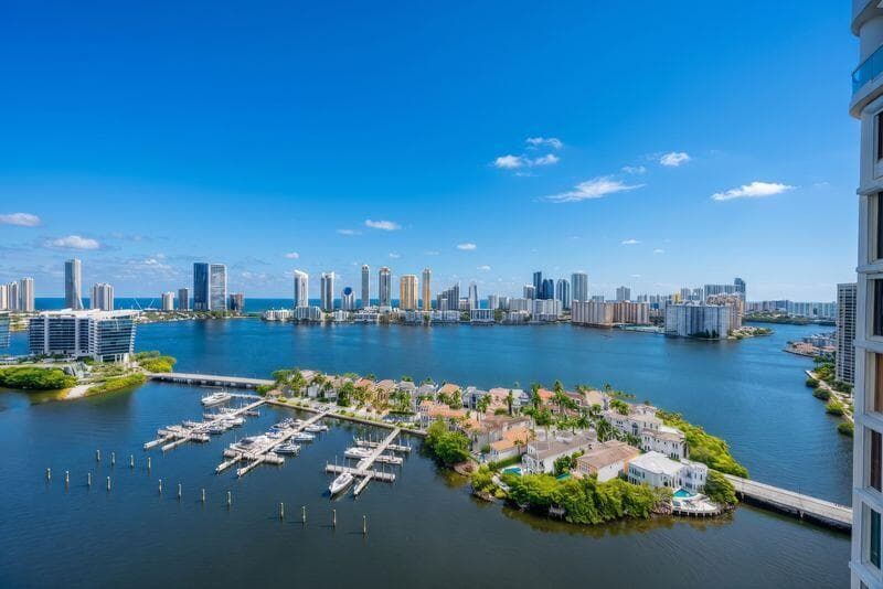 7000 Island Boulevard 2905 photo 4