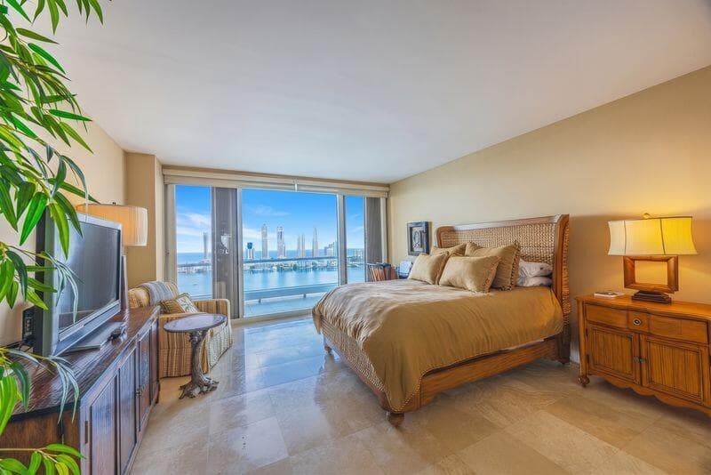 7000 Island Boulevard 2905 photo 8