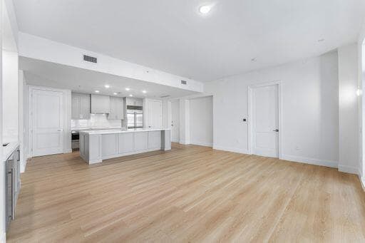 184 Lake Drive 4102 photo 5