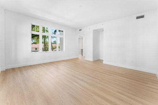 184 Lake Drive 4102 photo 15