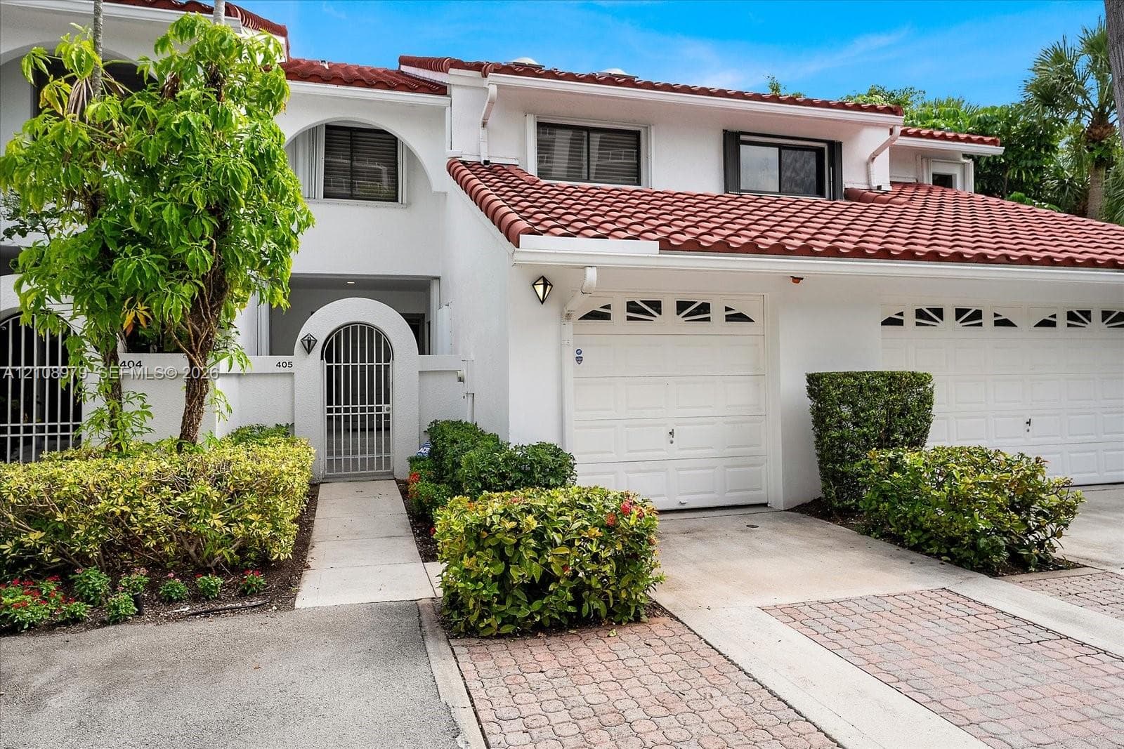 3602 Yacht Club Dr 405 photo 2