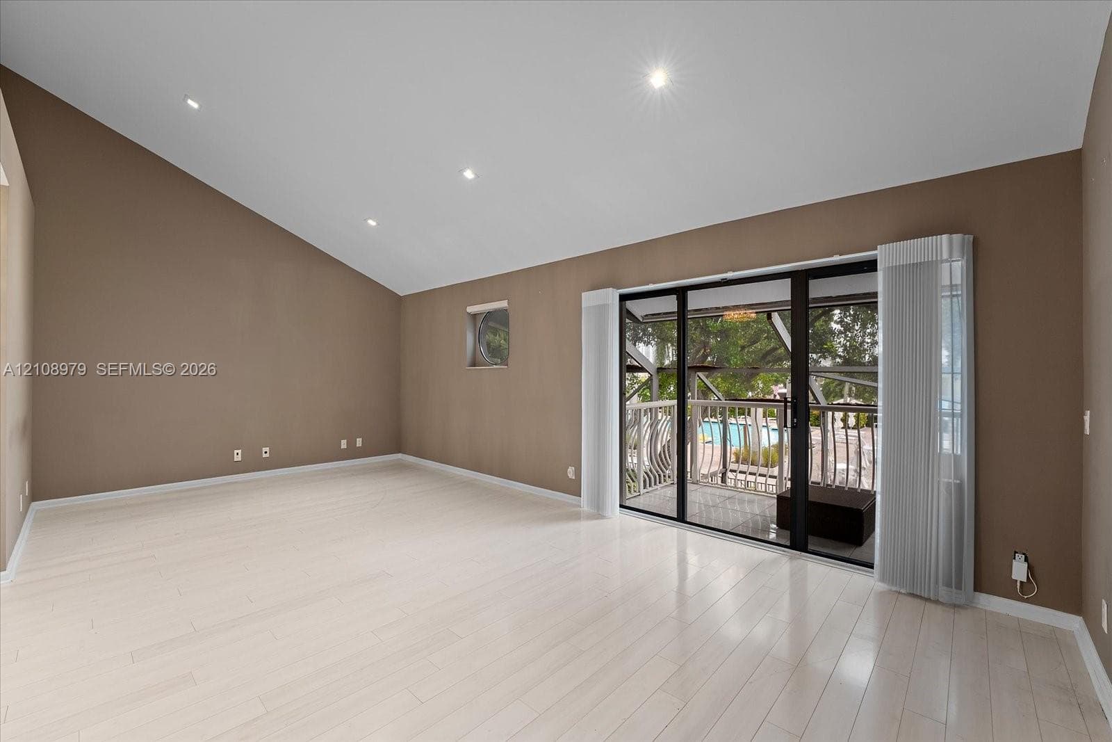 3602 Yacht Club Dr 405 photo 9