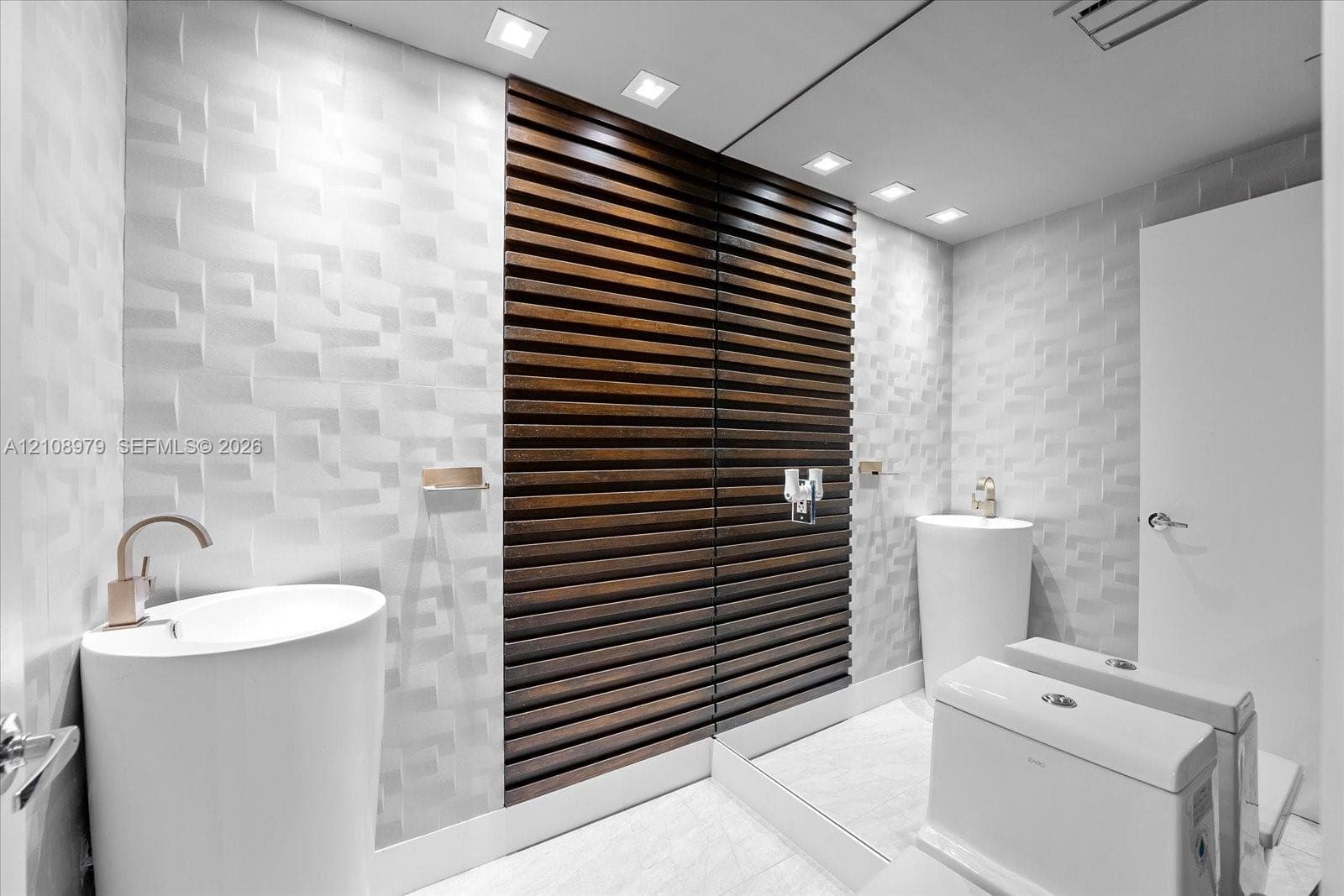 3602 Yacht Club Dr 405 photo 10