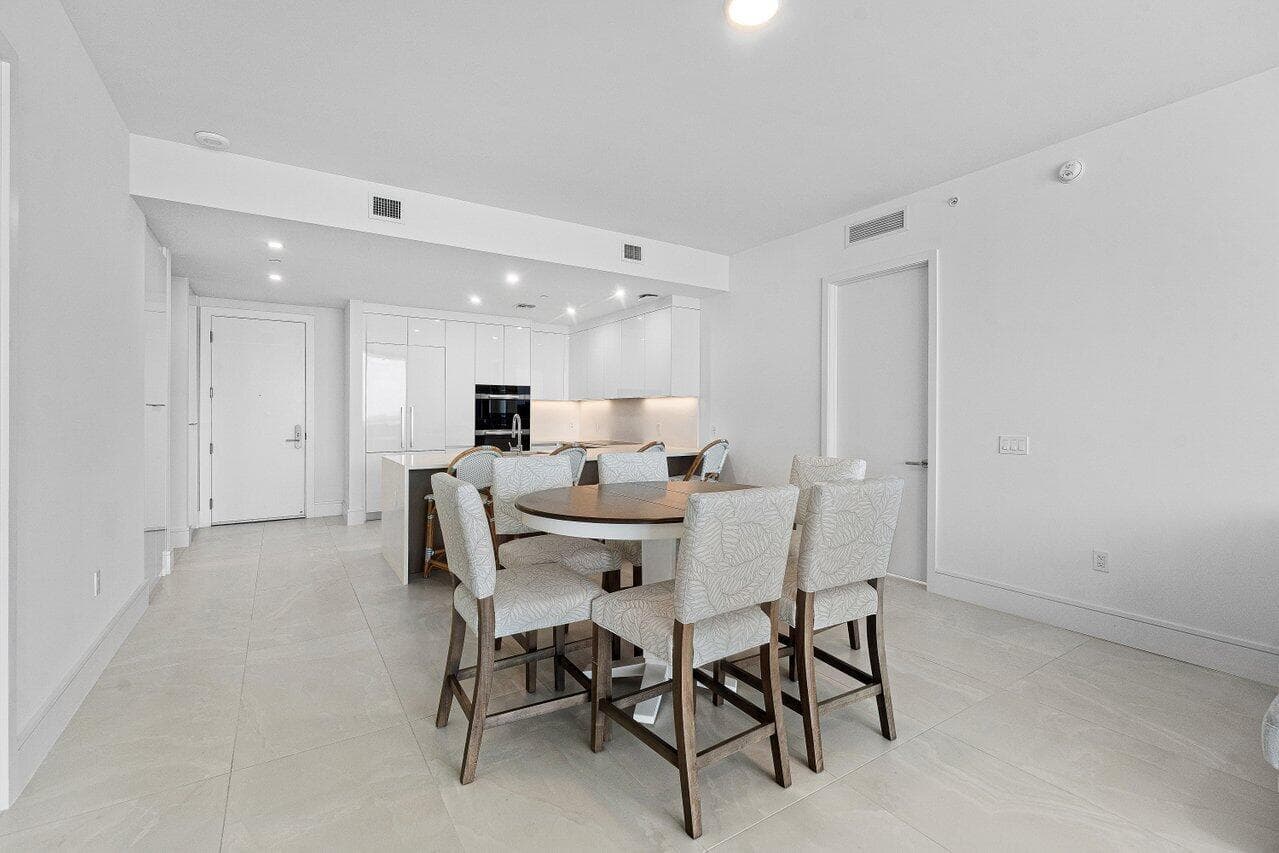 220 Lake Shore Drive 1817 photo 5