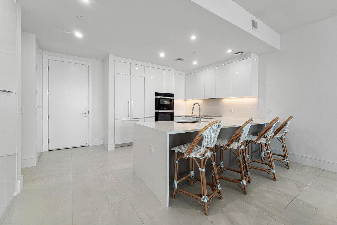 220 Lake Shore Drive 1817 photo 4