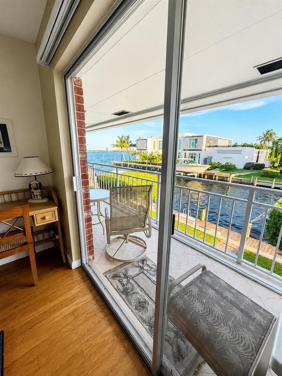 68 YACHT CLUB Drive 22 photo 9
