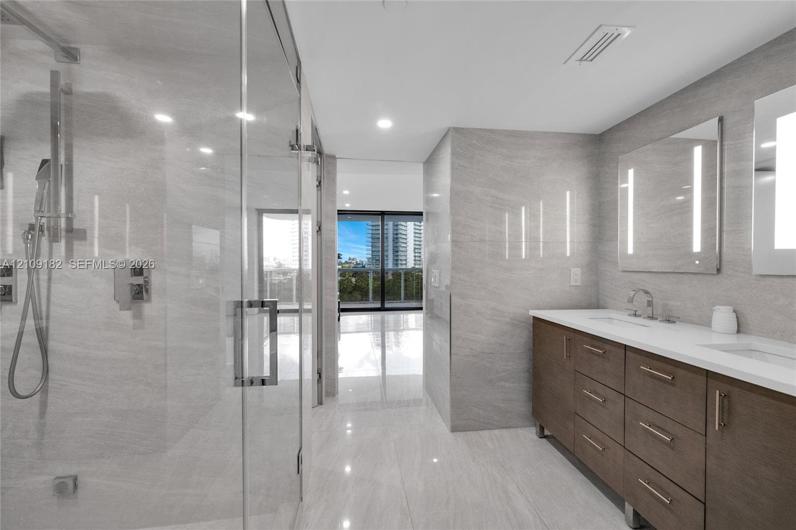 9 Island Ave 714 photo 6