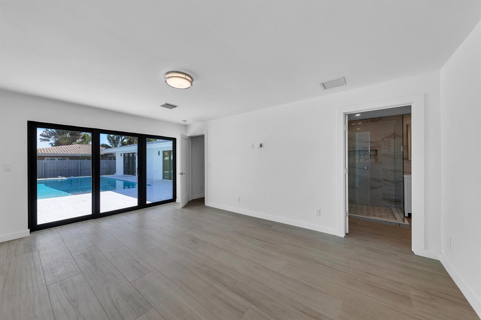 2863 NE 26TH Court photo 12