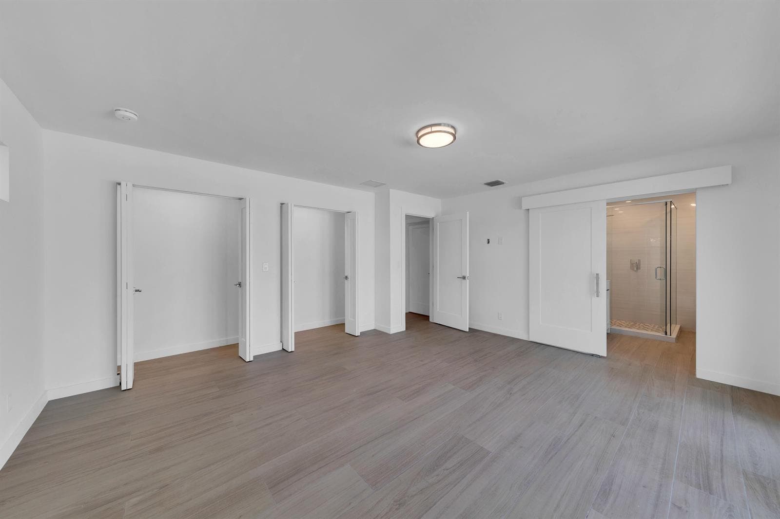 2863 NE 26TH Court photo 15