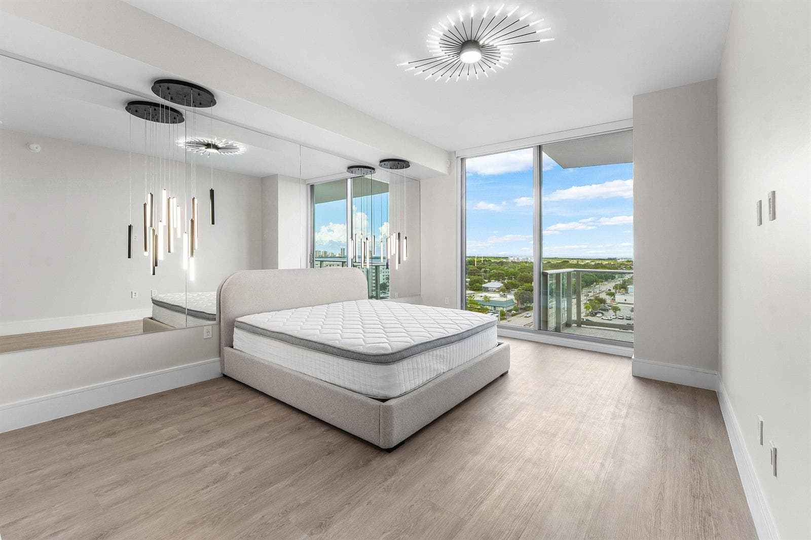 220 Lake Shore Drive 917 photo 16