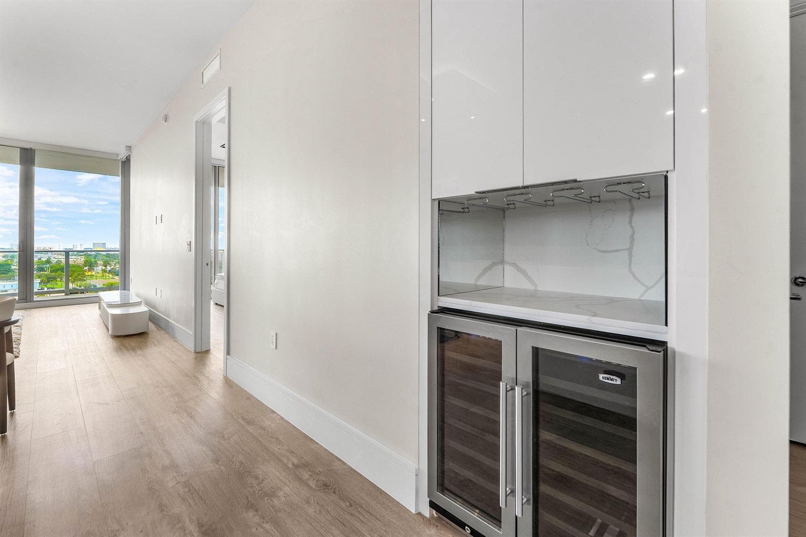 220 Lake Shore Drive 917 photo 9