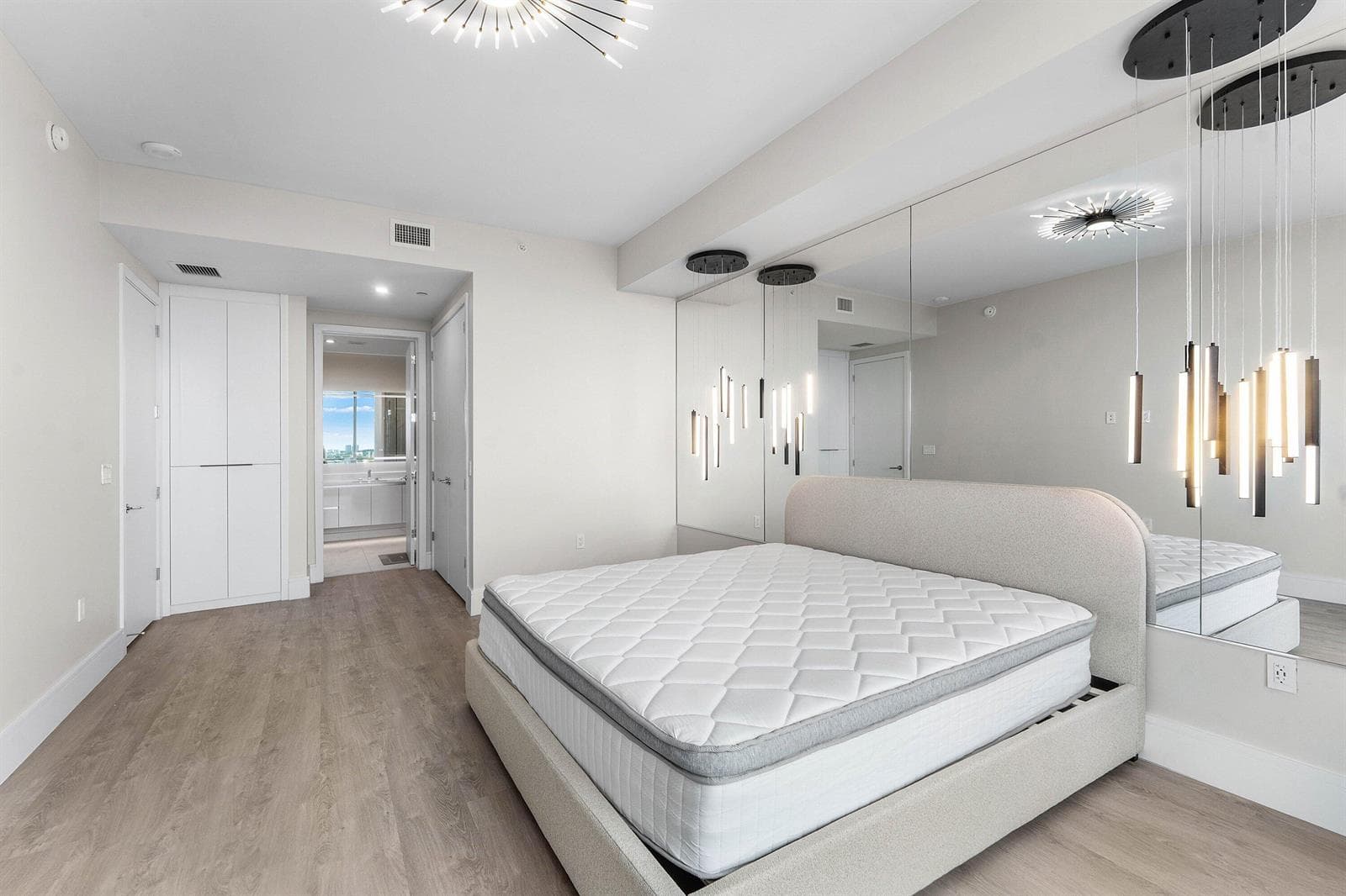 220 Lake Shore Drive 917 photo 19