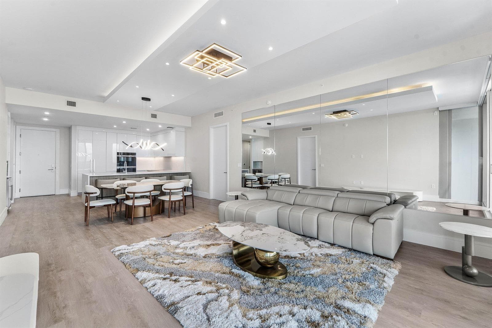 220 Lake Shore Drive 917 photo 4