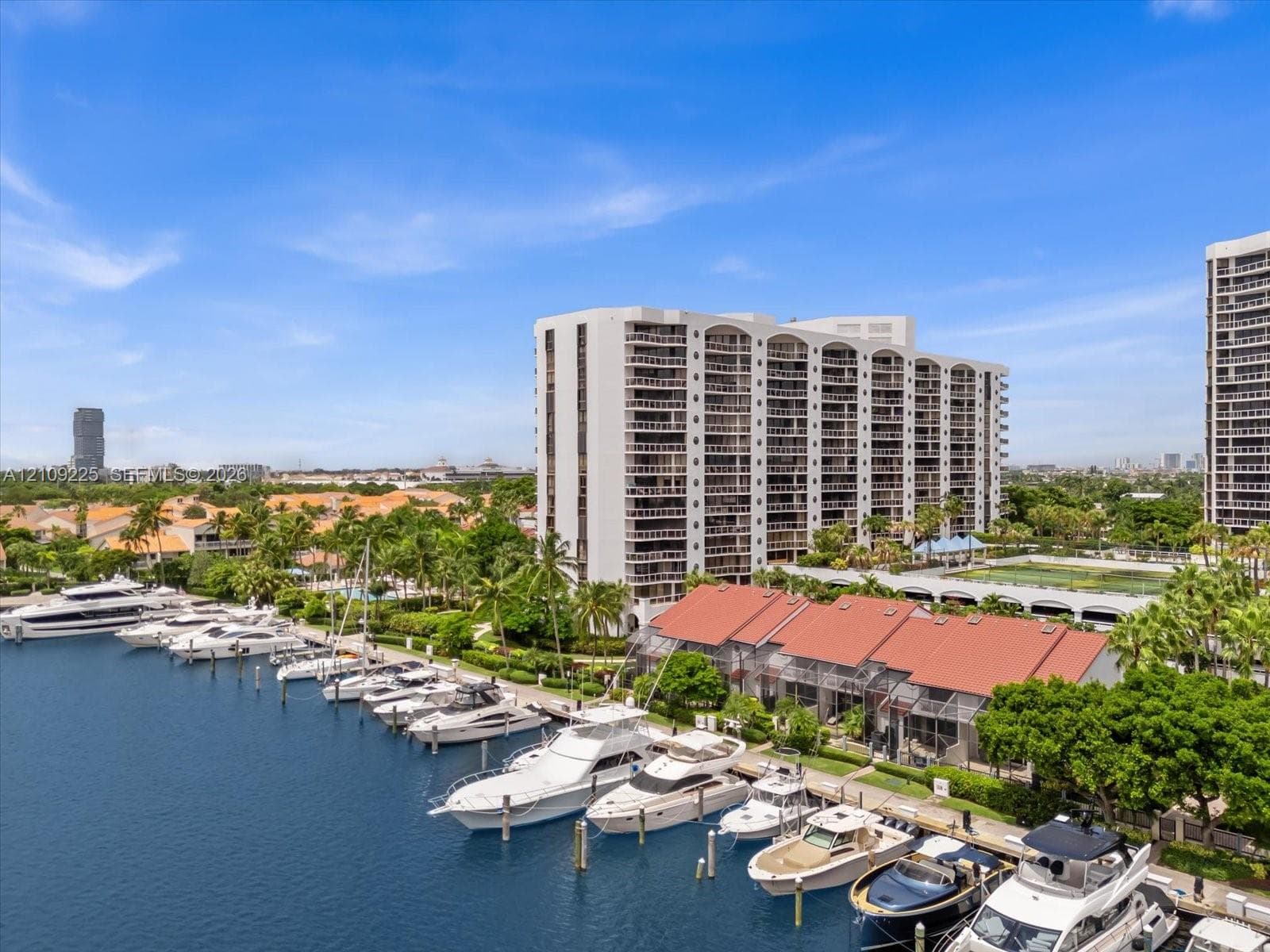 3610 Yacht Club Dr 805 photo 1