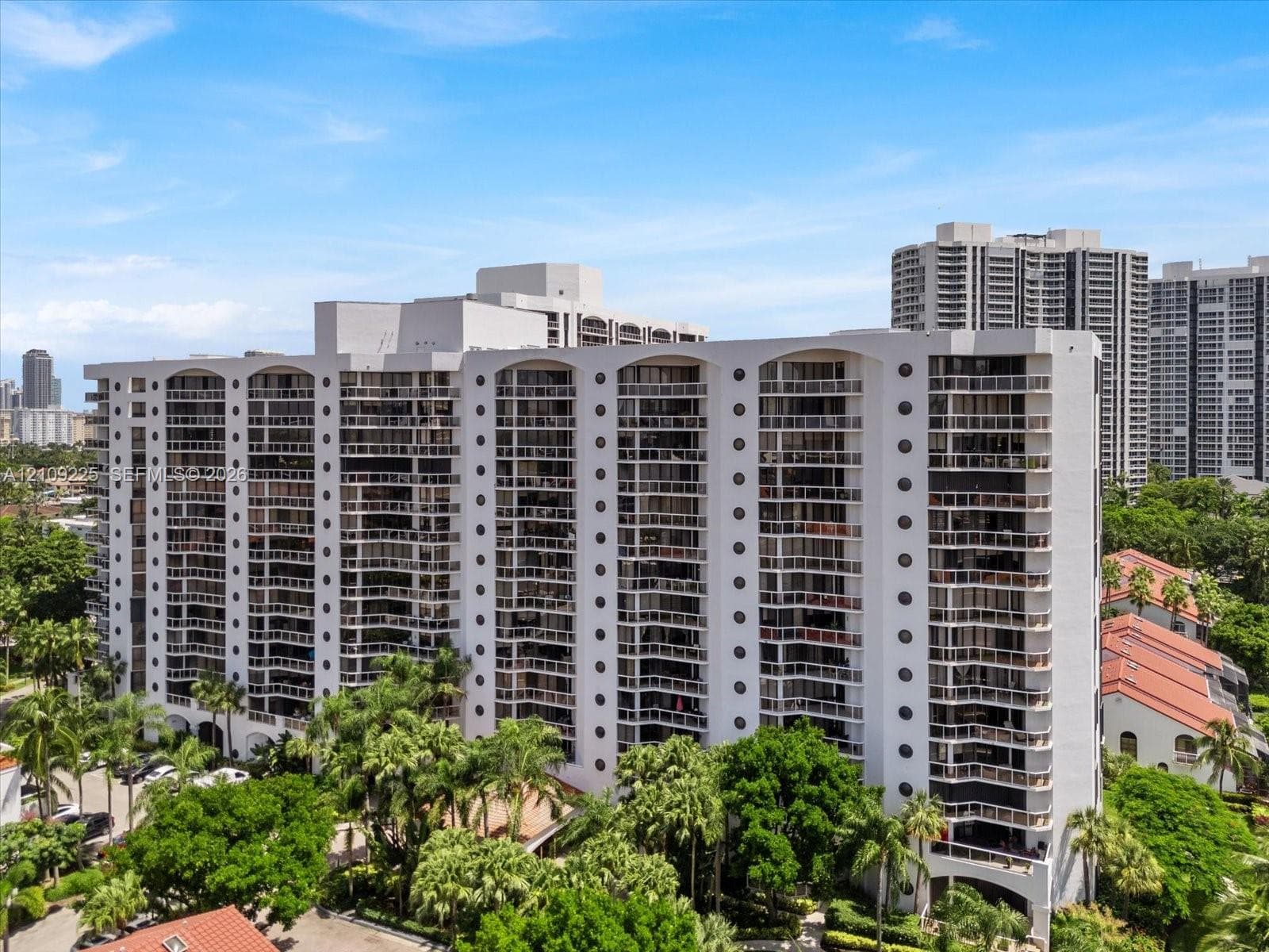3610 Yacht Club Dr 805 photo 4