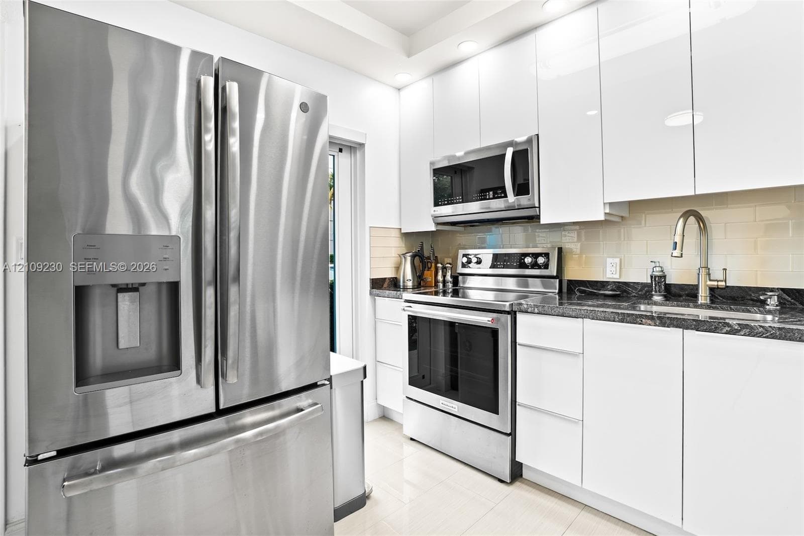 2500 Diana Dr 104 photo 7