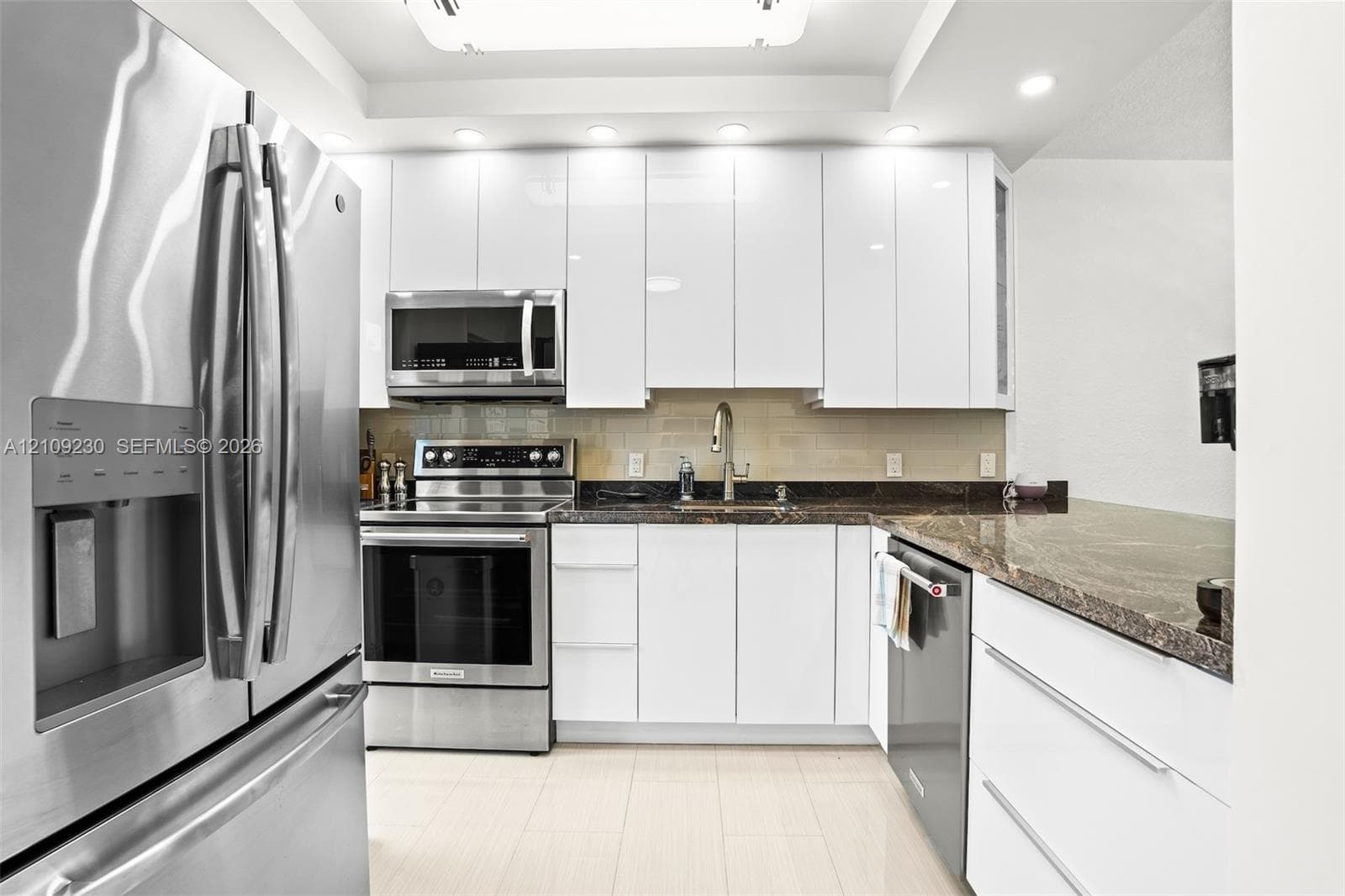 2500 Diana Dr 104 photo 8