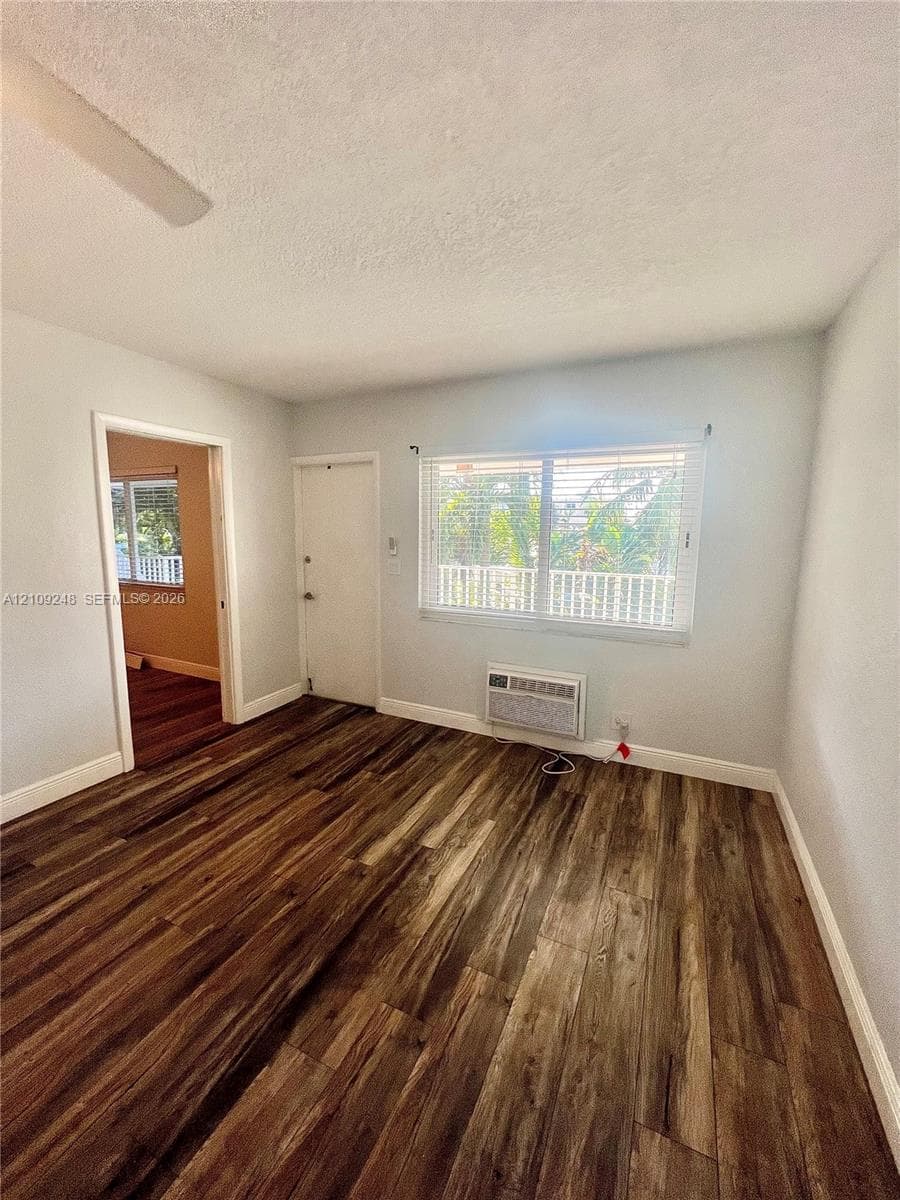 2815 NE 33rd Ave 205 photo 12