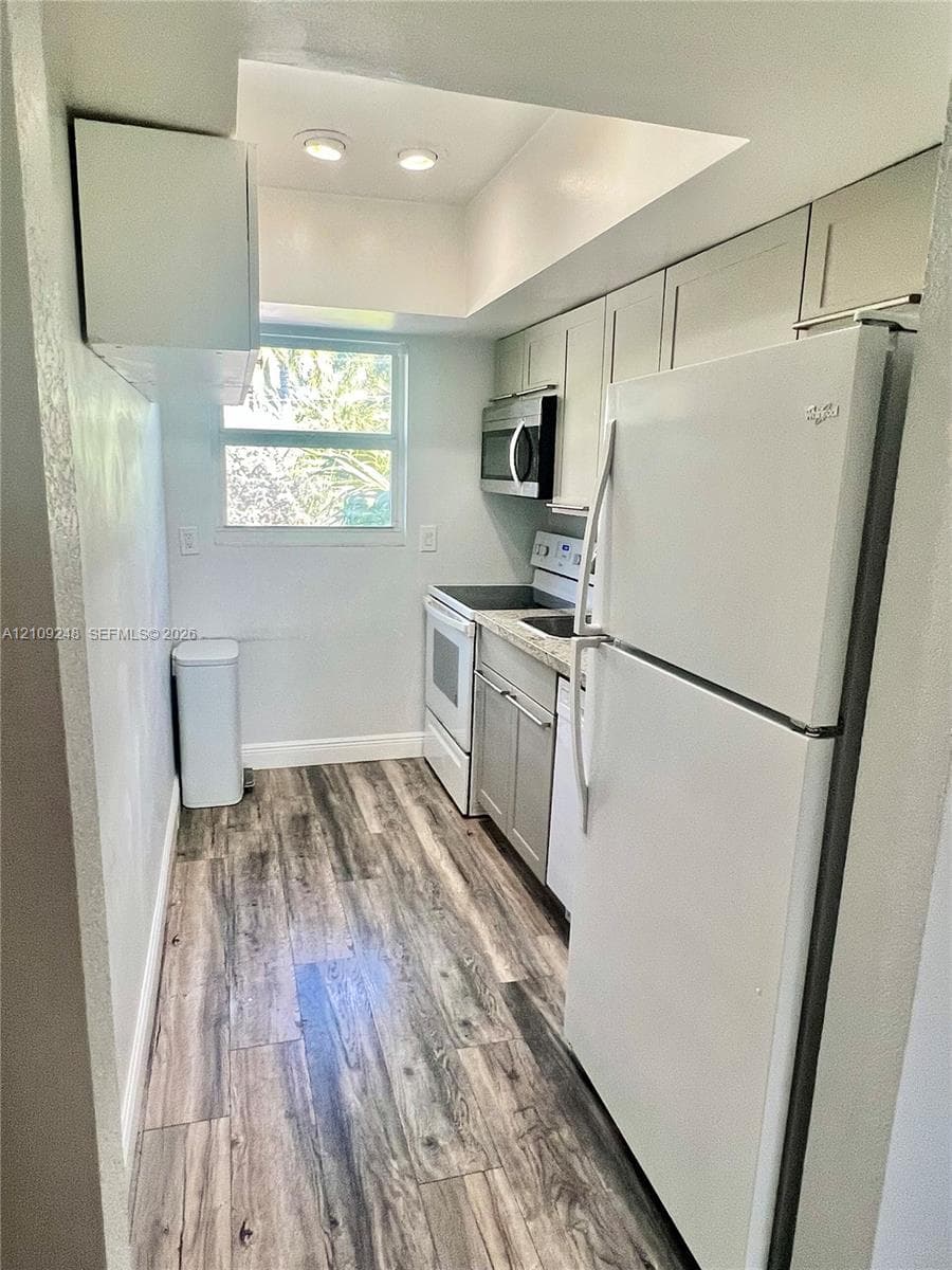 2815 NE 33rd Ave 205 photo 10