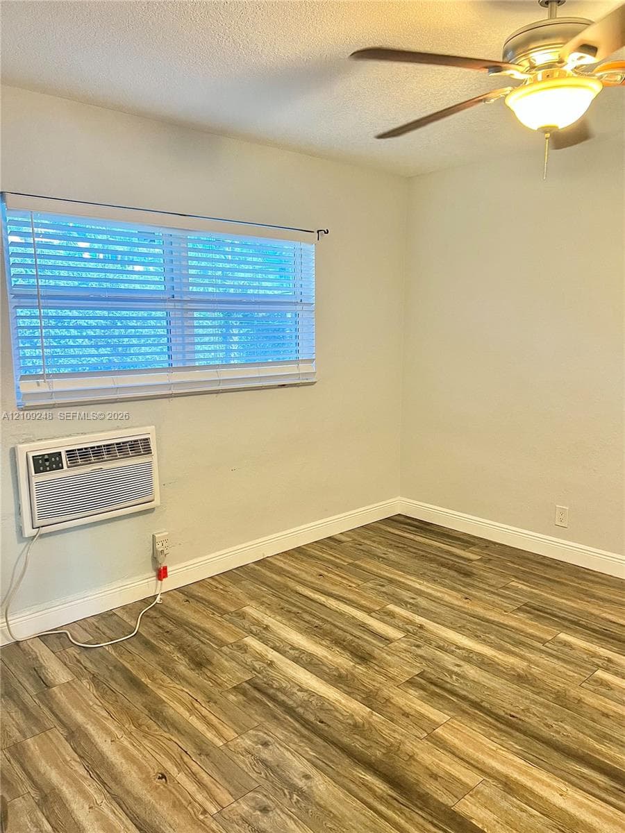 2815 NE 33rd Ave 205 photo 15
