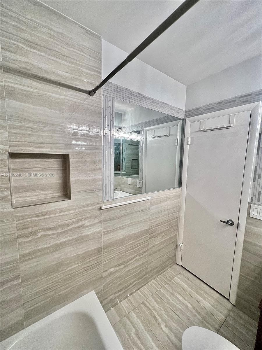 2815 NE 33rd Ave 205 photo 19