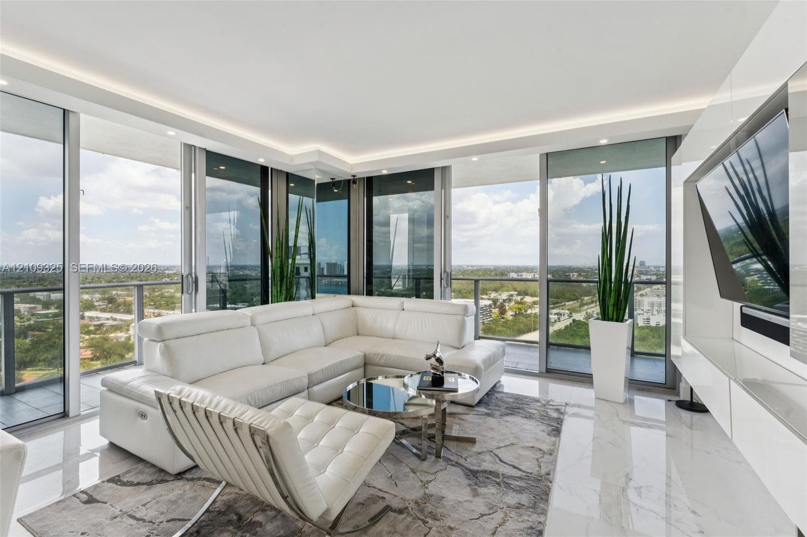 16385 Biscayne Blvd 3001 photo 2