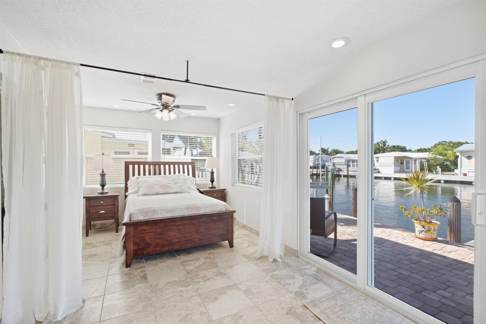 60 AQUA RA Drive photo 8