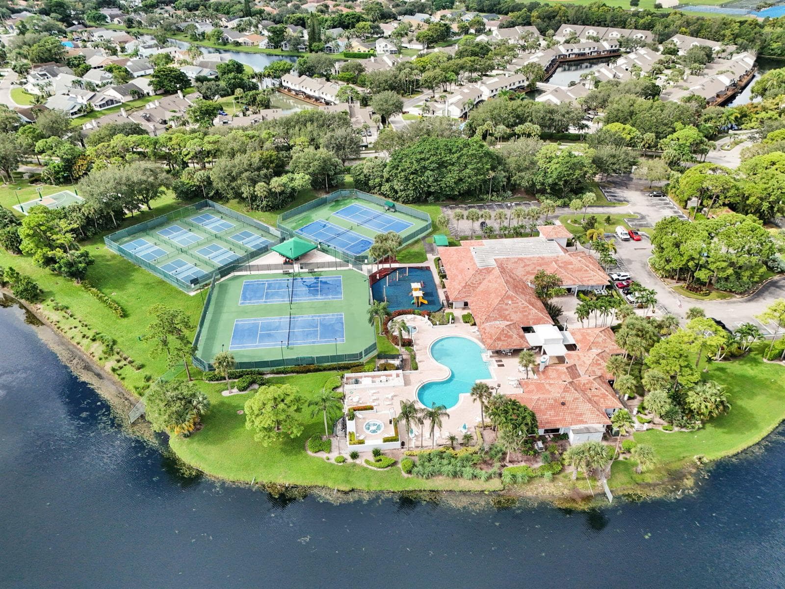 1703 LANDINGS Boulevard photo 13
