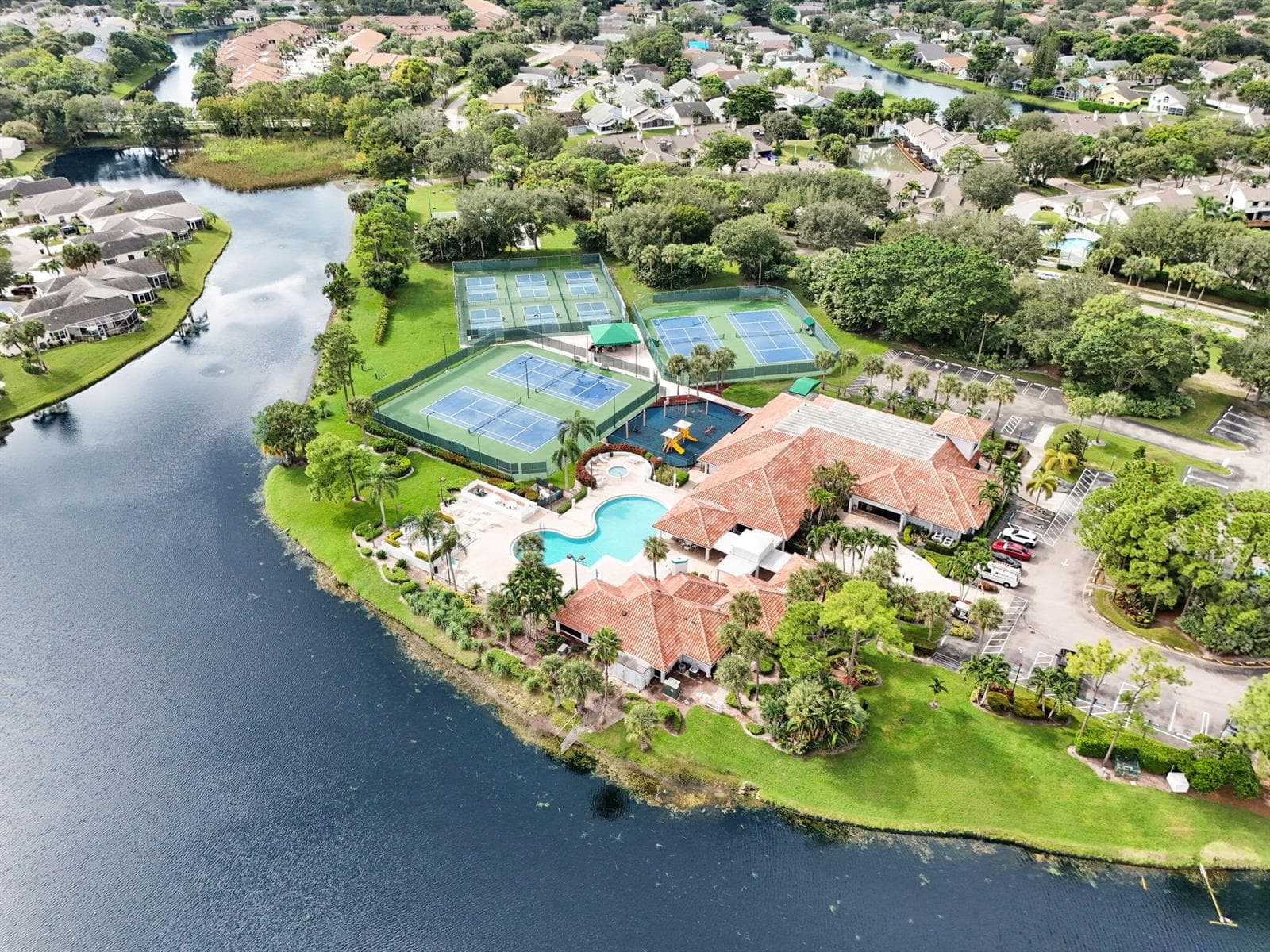 1703 LANDINGS Boulevard photo 12