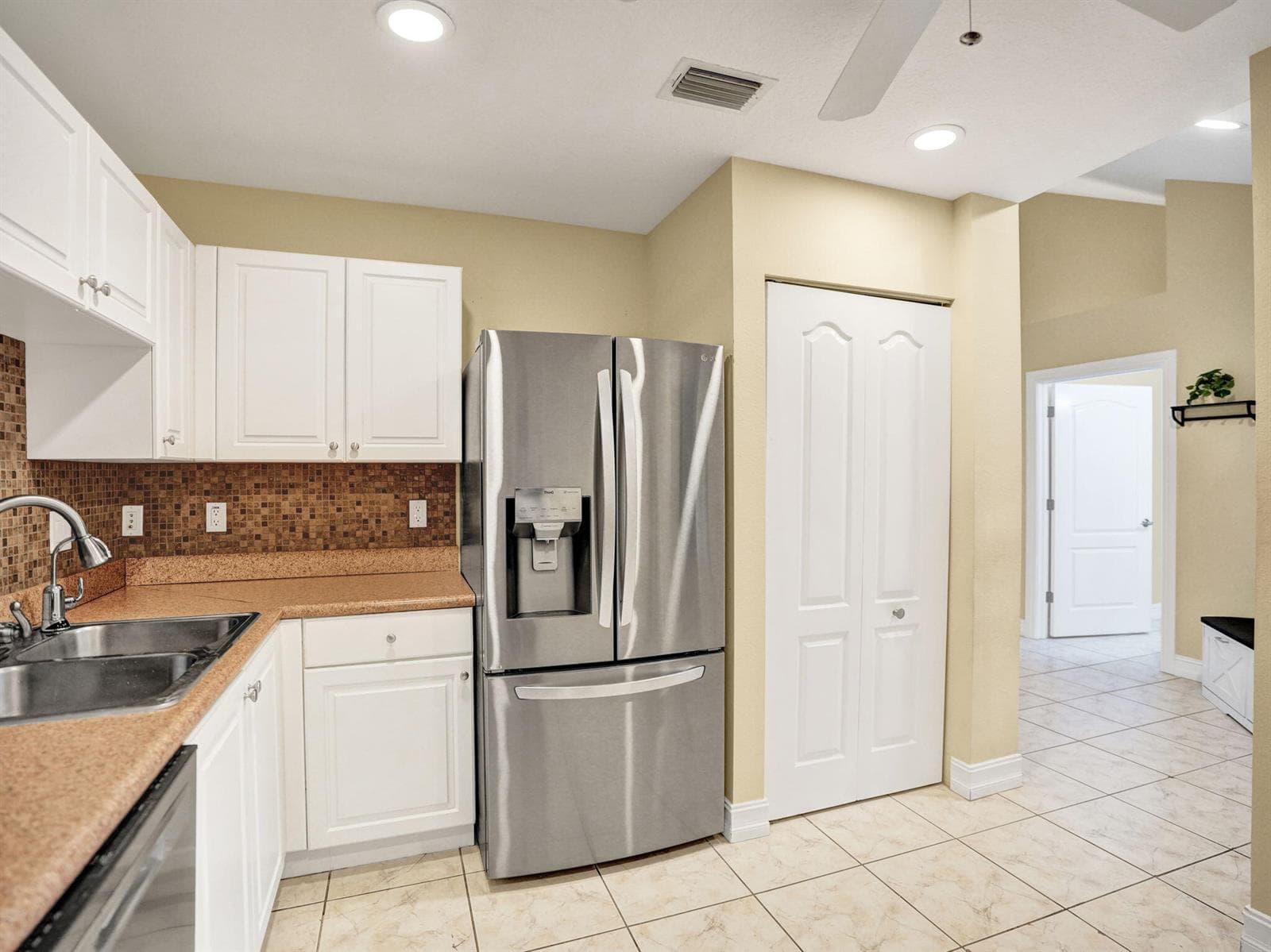 1703 LANDINGS Boulevard photo 22
