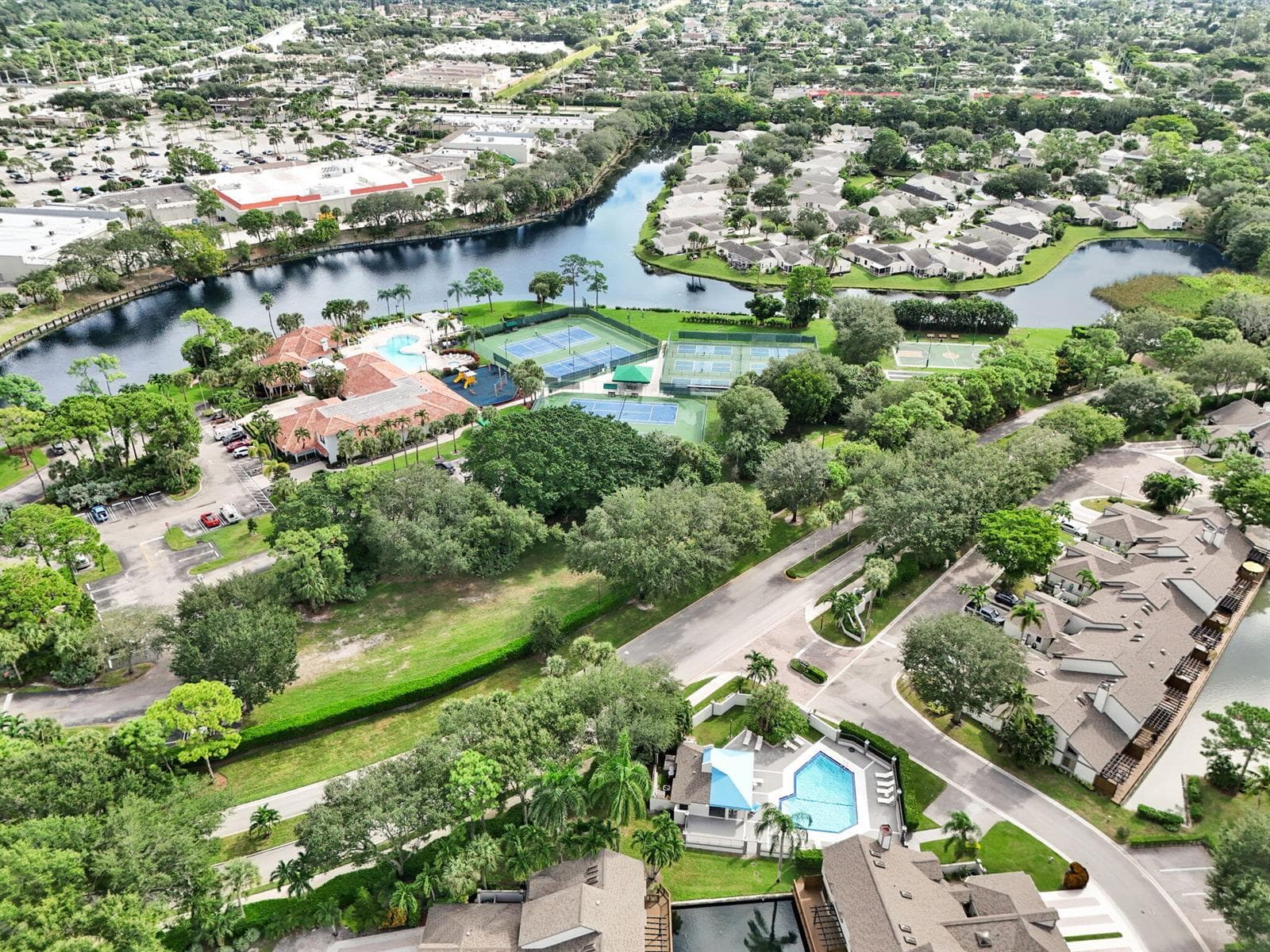 1703 LANDINGS Boulevard photo 7