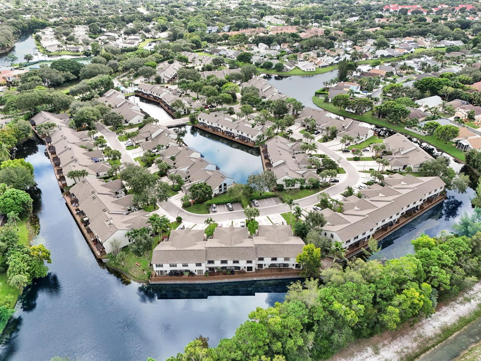 1703 LANDINGS Boulevard photo 1