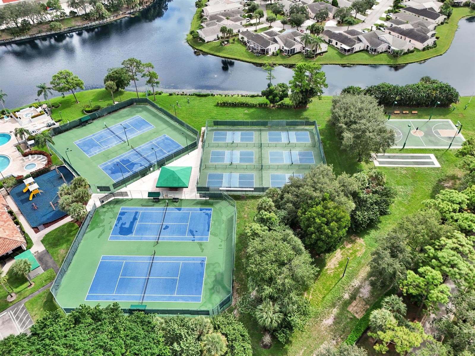 1703 LANDINGS Boulevard photo 10