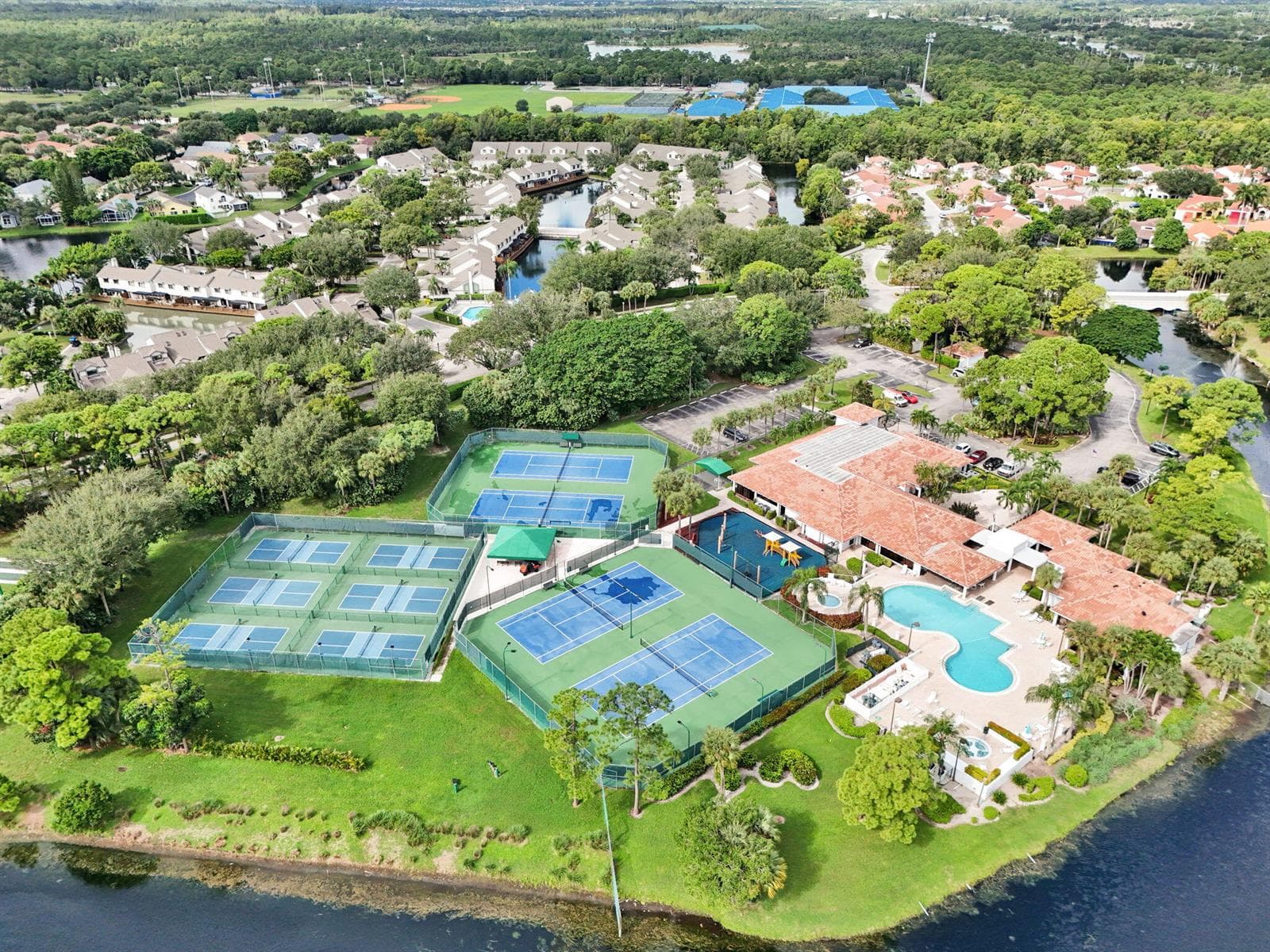 1703 LANDINGS Boulevard photo 14