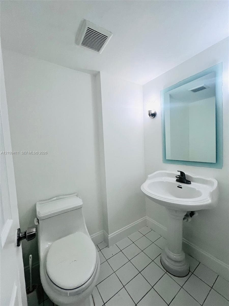 3750 NE 169th St 103 photo 9