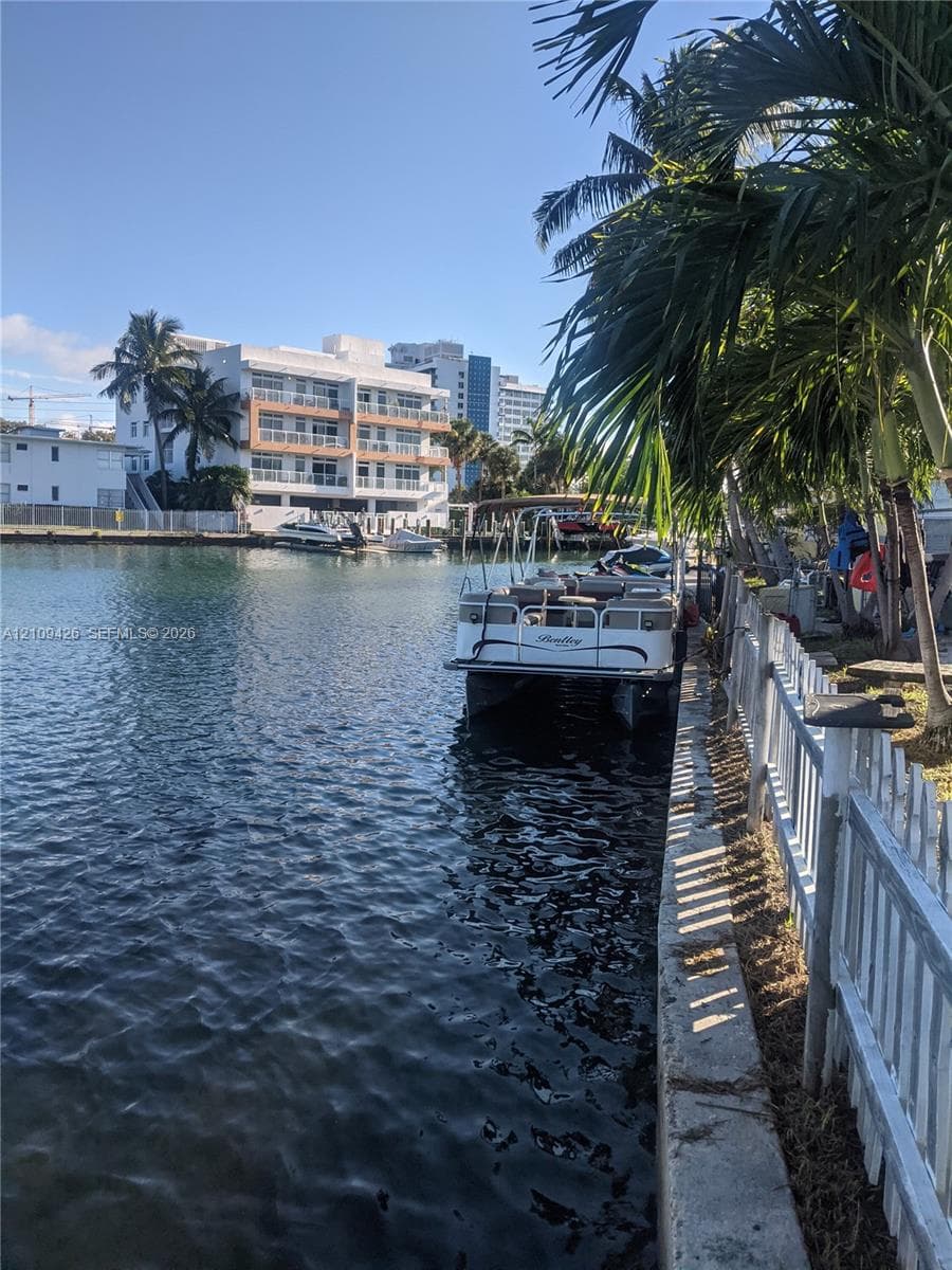 7743 Hawthorne Ave Waterfront 1 photo 3