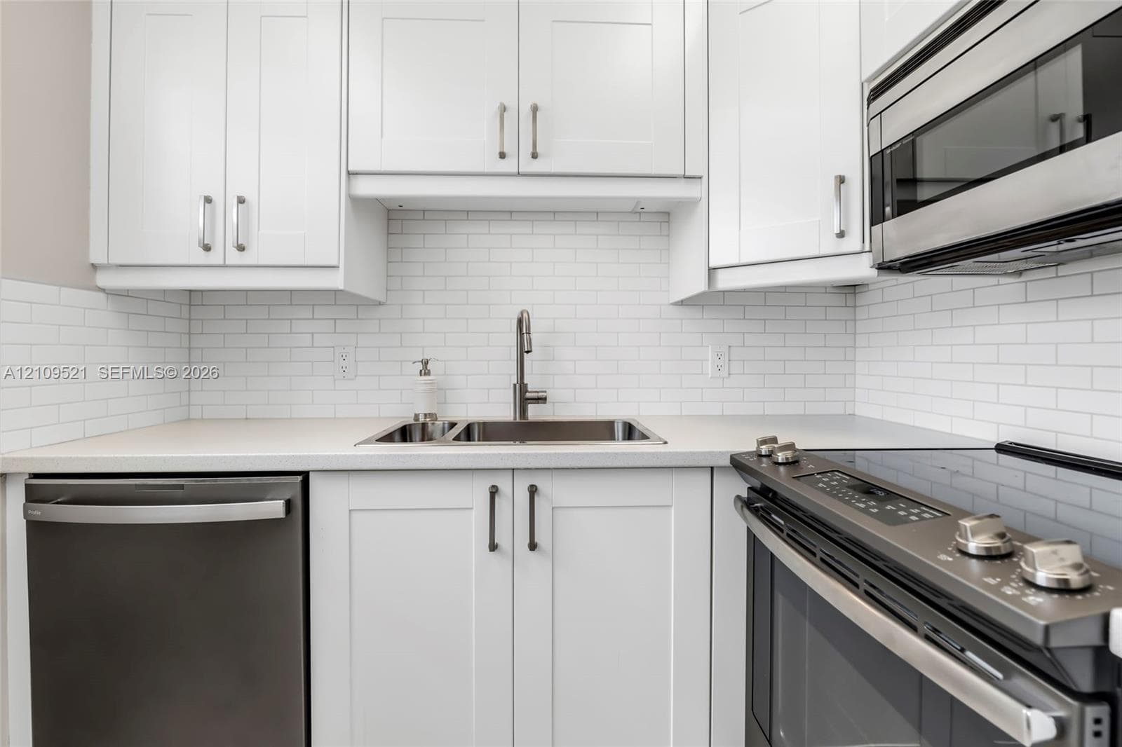 103 E Lyndhurst E 103 photo 3